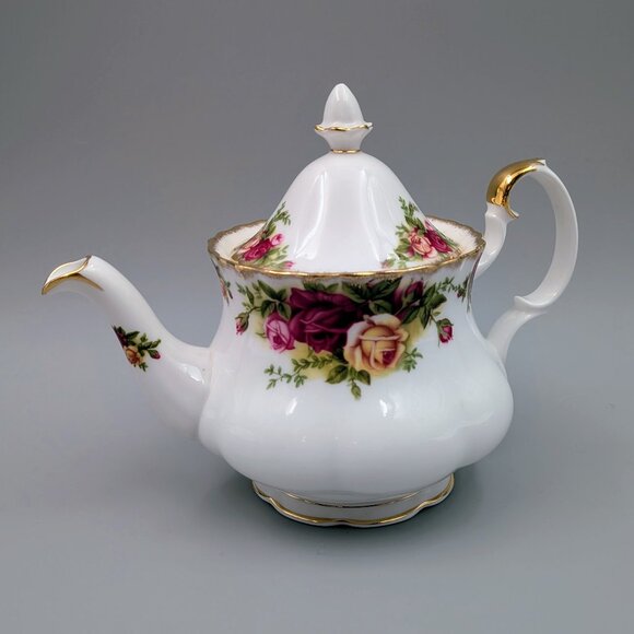 Vintage Royal Albert Old Country Roses Teapot | Floral with Gold Trim - Picture 2 of 8